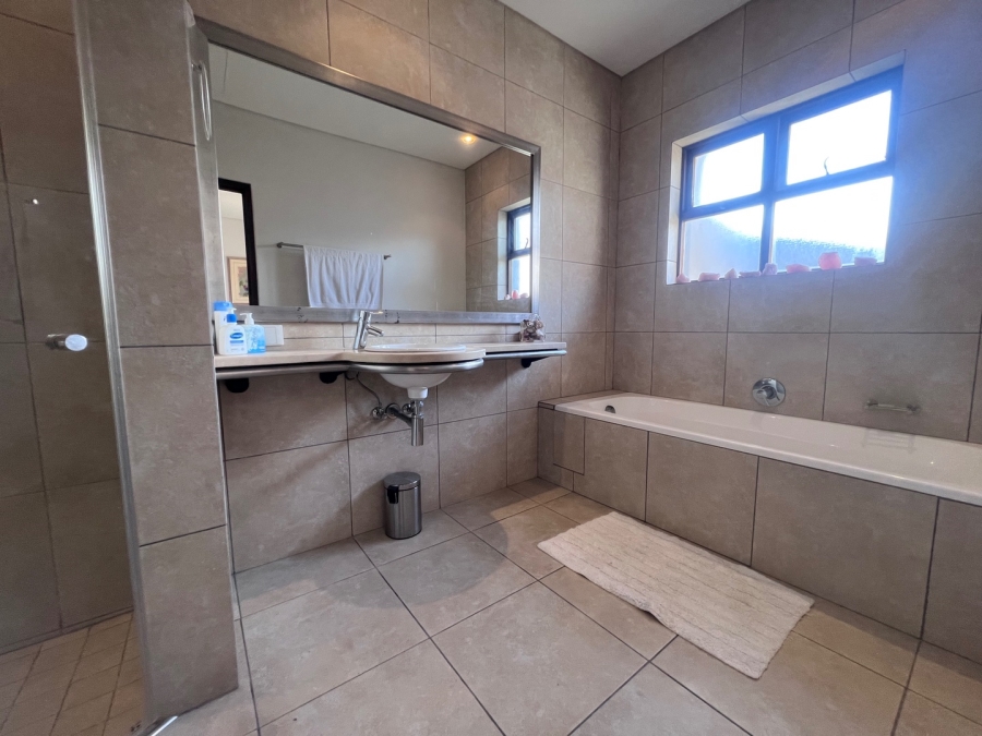 2 Bedroom Property for Sale in Oubaai Western Cape